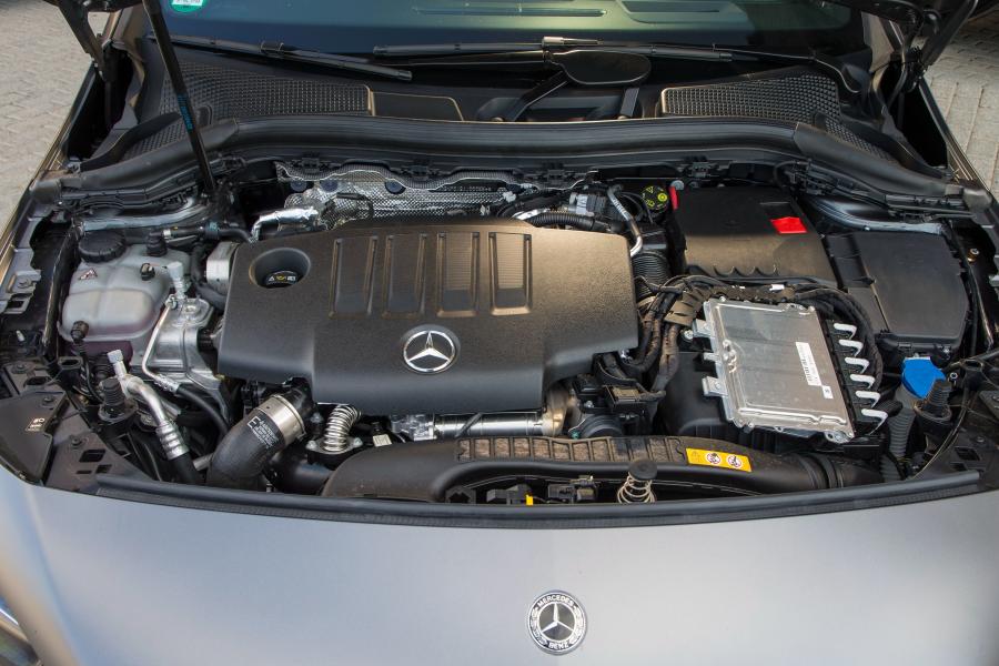 Моторный отсек Mercedes-Benz B200 d AMG Line (W247) 2019 года  (фото 30 из 61)